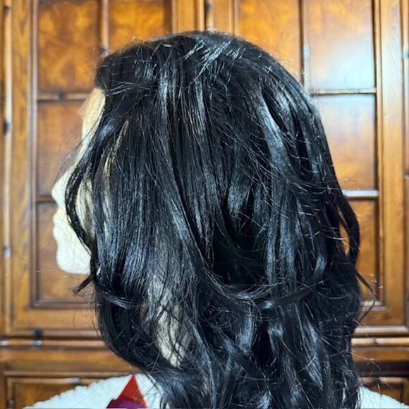 Nix & Nox Swiss Lace Futura 25" FLW-Venus Color 1B Wavy No Glue! Synthetic Wig - Picture 11 of 16